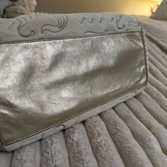 Juicy Couture White and Gold Shoulder Bag - Picture 6 of 7